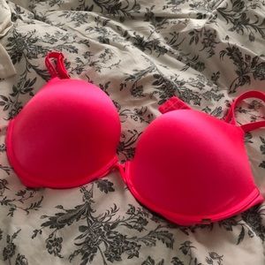 Hot pink push up bra 🔥 🔥